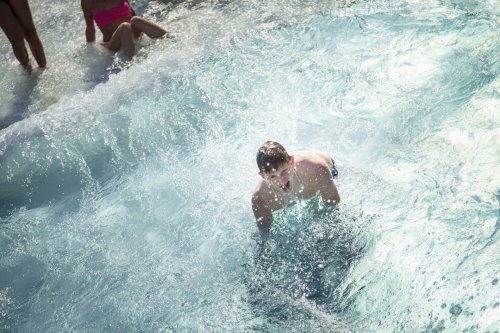 Wave pool