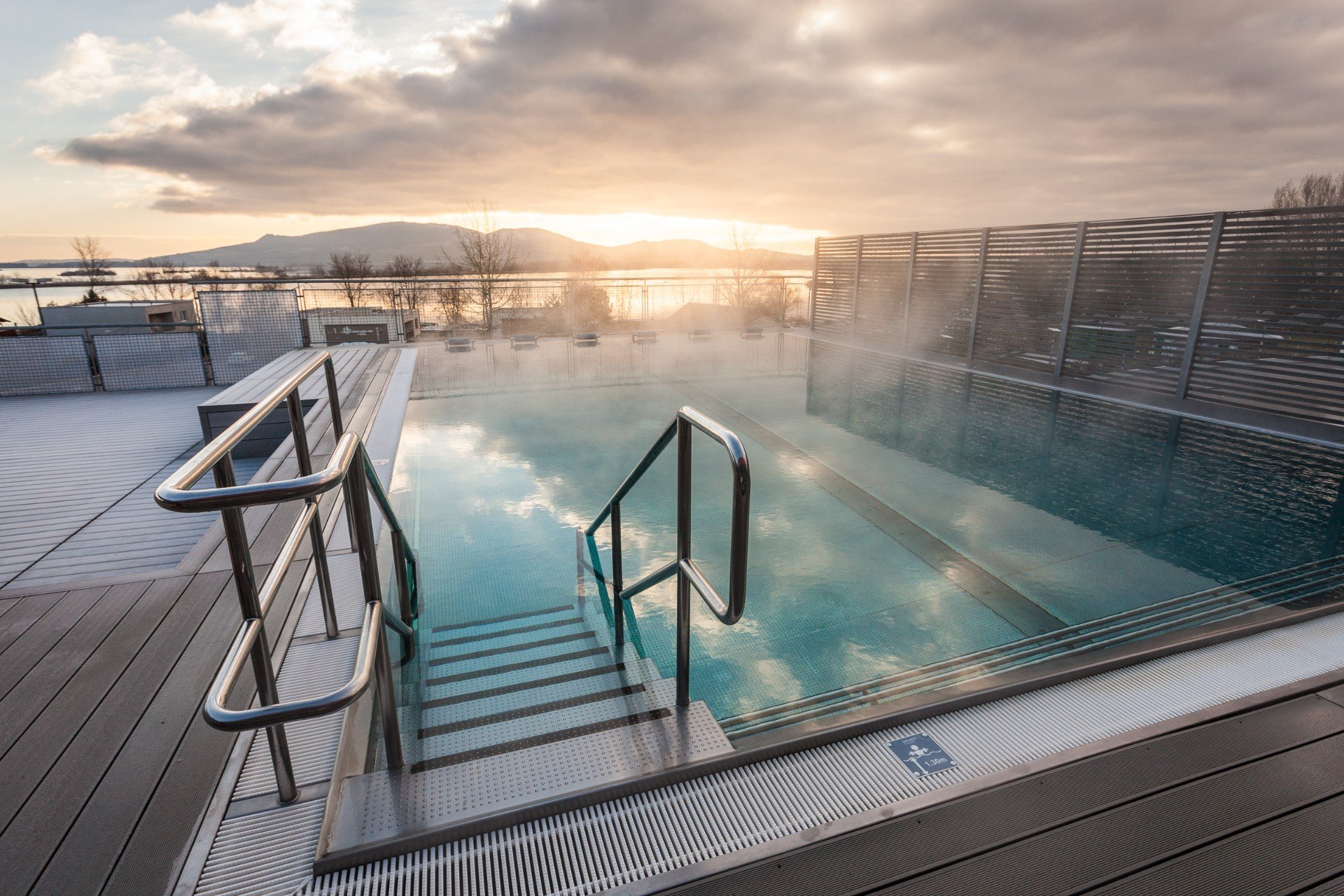 WIR REPARIEREN DIE POOLS, DER WECHSEL INS WELLNESS IST KOSTENLOS